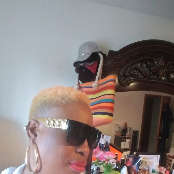 Meet your Posher, Madia - Picture 1 of 1